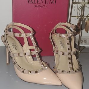 Valentino Garavani Rockstud T-Strap Pump Nude